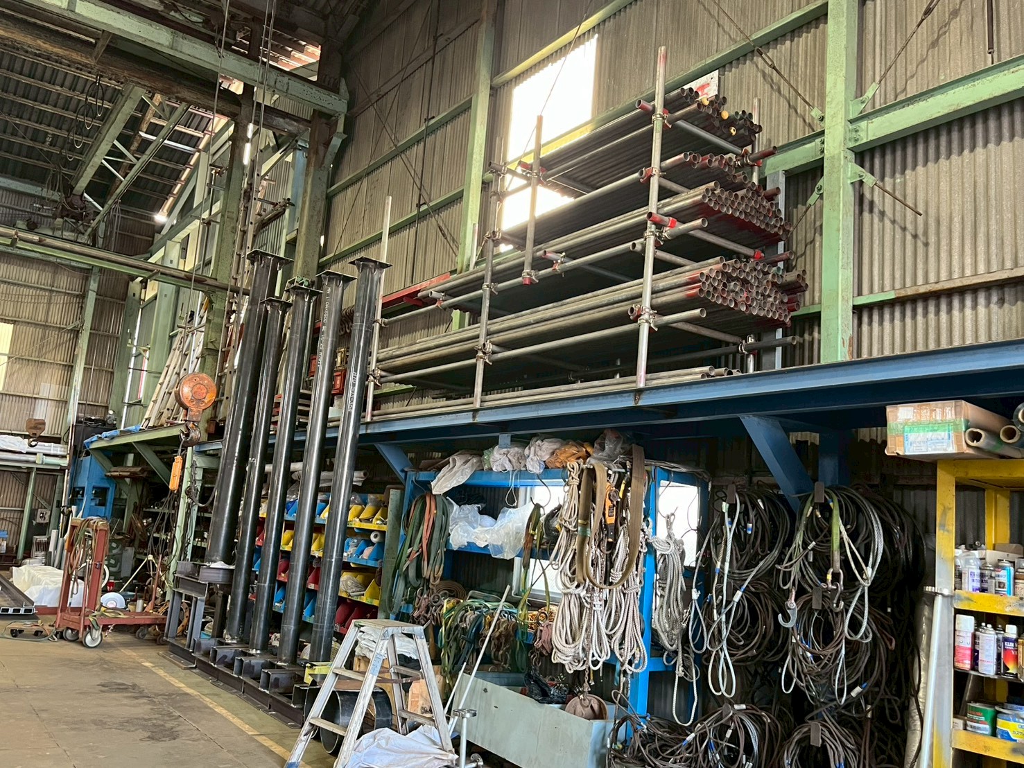 工場内作業